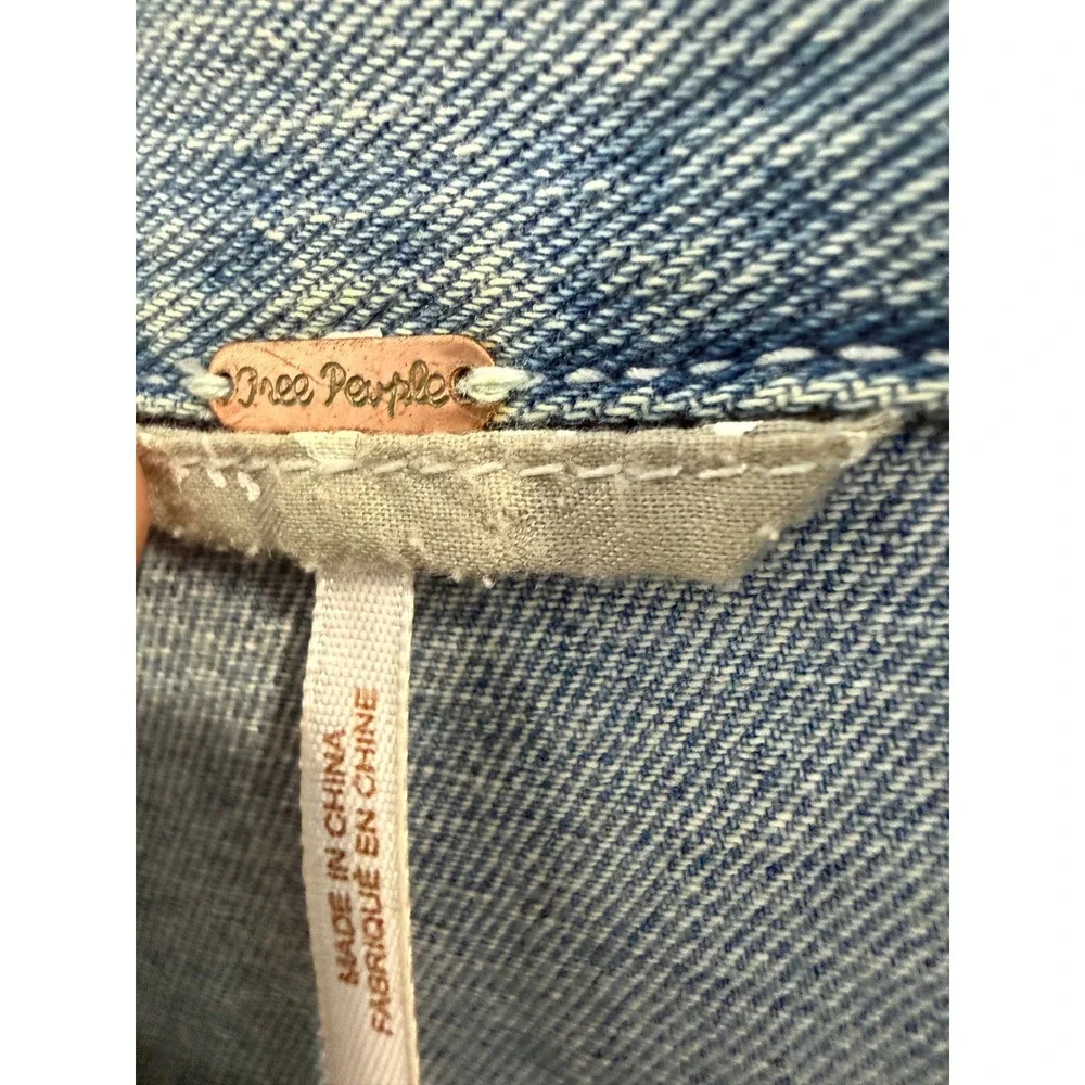 Free People Denim Jean Jacket Light Wash Distressed Button Front XS - Picture 3 of 7